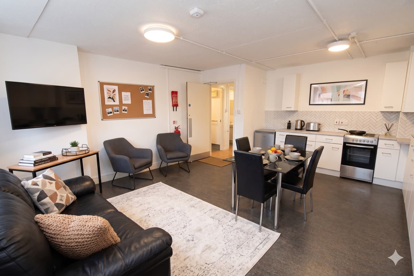 6-Bedroom Apartment
